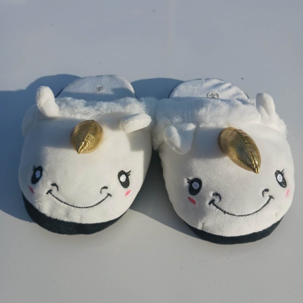 Chasing Unicorns Size S 13/1 White Kids Sleep Wear Slippers